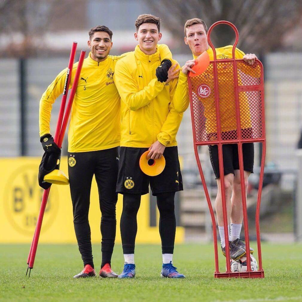 山东省县委常委人武部上校部长莅临迈德隆公司参观指导